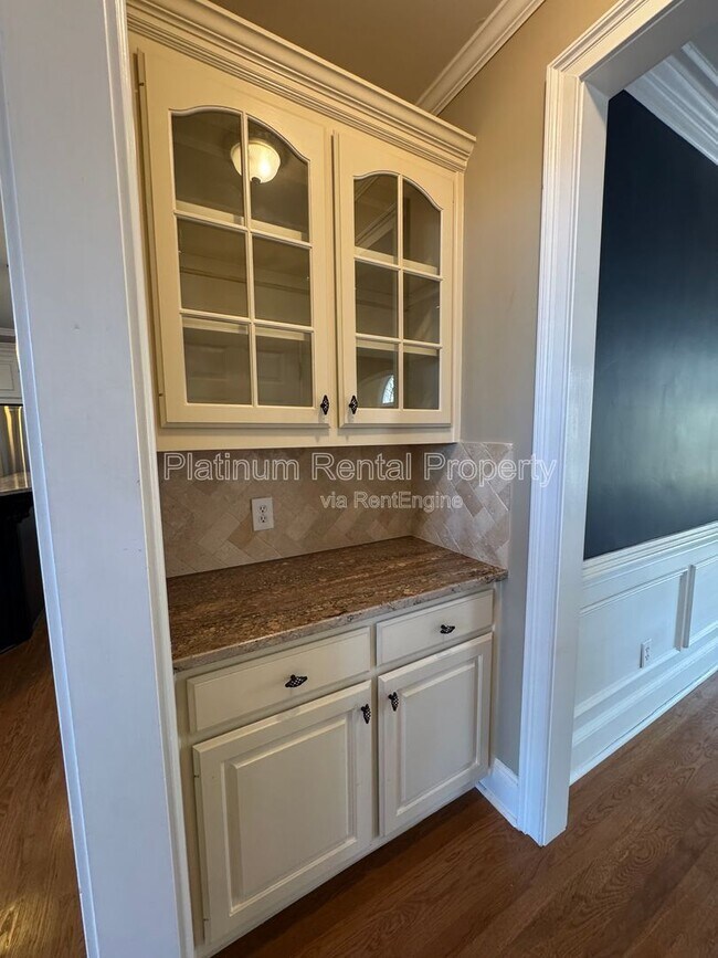 Building Photo - 425 Water Shadow Ln