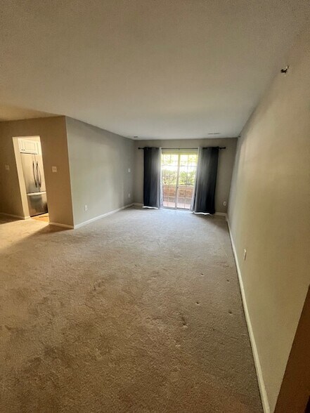 living room - 207 Cross Pointe Ct