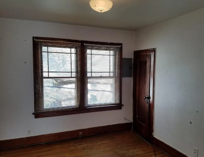 Building Photo - 808 W Seerley Blvd