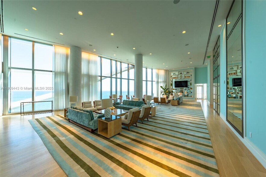 Building Photo - 15701 Collins Ave