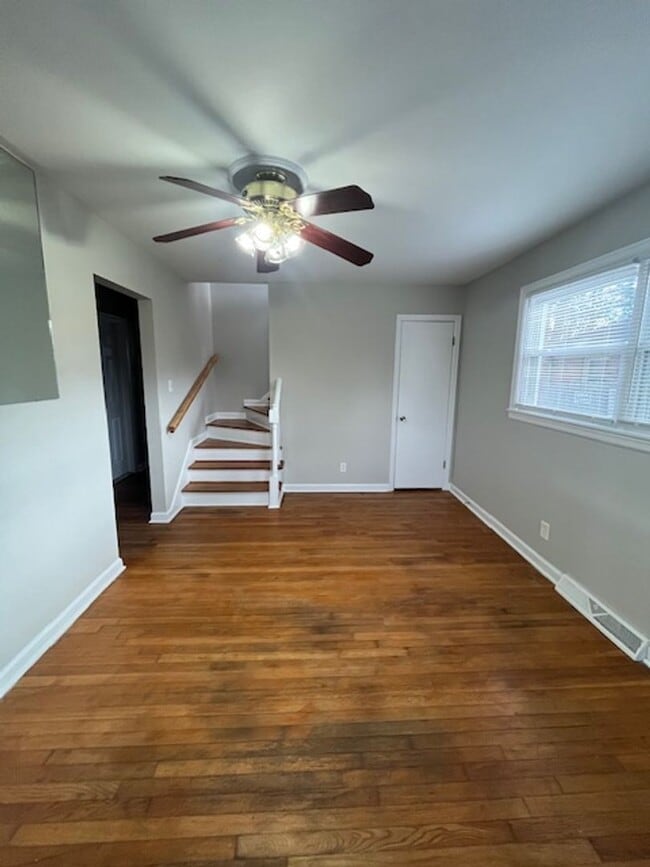 Building Photo - 1503 Roanoke Rd