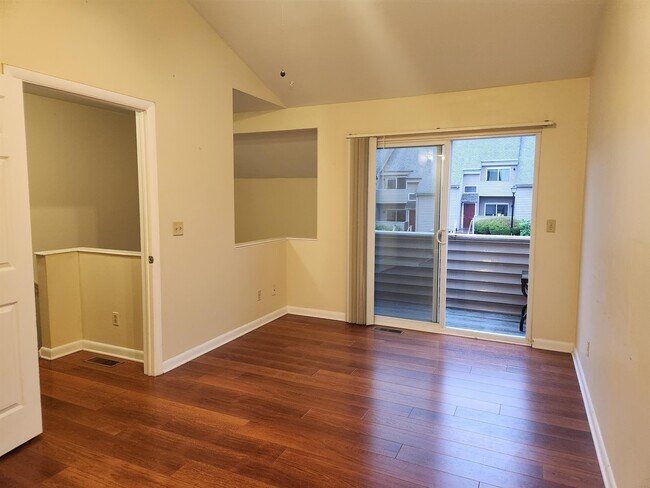 Building Photo - 1394 Bradley Dr