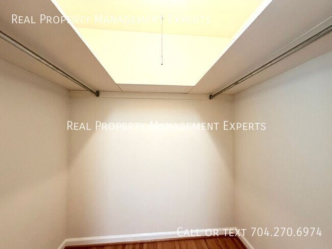 Building Photo - 4017 Tamerlane Dr