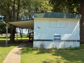 Building Photo - 1100 W Locust St