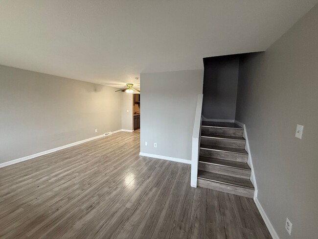 Building Photo - 2 BED 1.5 BATH UNIT IN THE BANBURY CONDOMI...