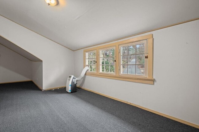 Building Photo - 113 Dell St