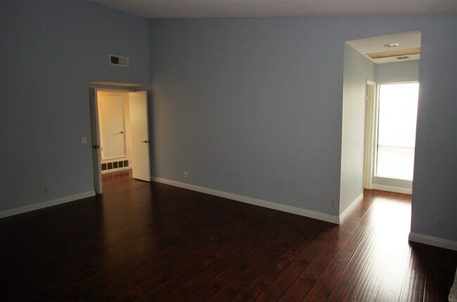 Building Photo - 2925 Wellesley Ct