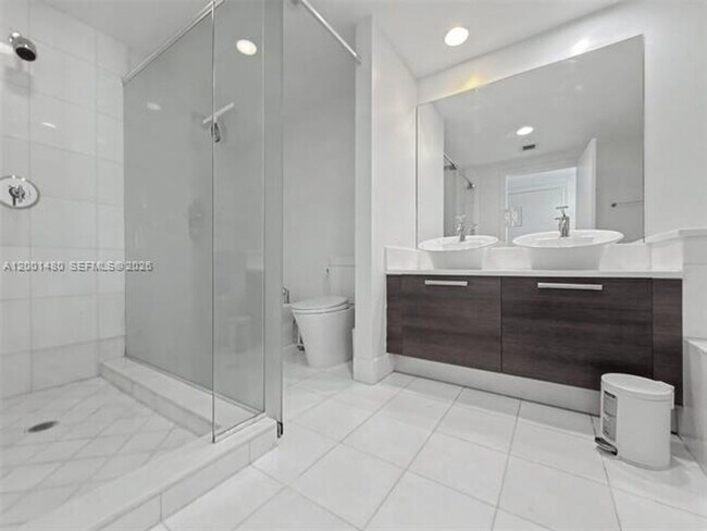 Building Photo - 2950 NE 188th St