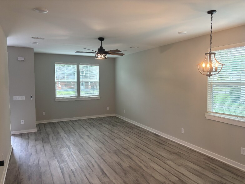 Building Photo - 439 Hobbs Ave