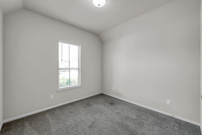 Building Photo - 2807 Jehlon Ln