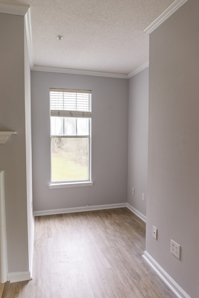 Building Photo - 45 Sycamore Ave