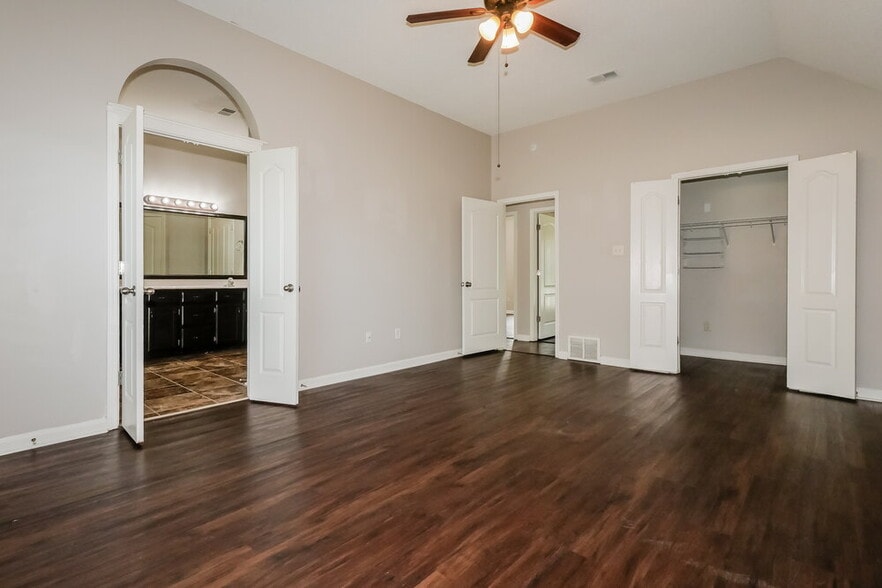 Building Photo - 6391 Braybourne Main