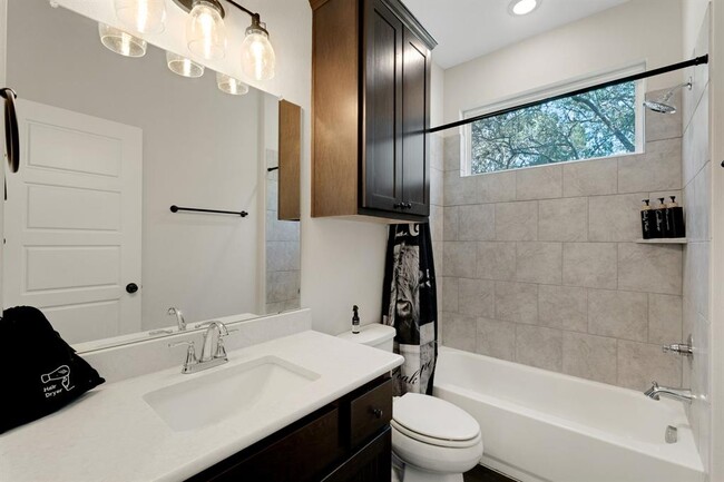Building Photo - 1089 Hidden Hills Dr