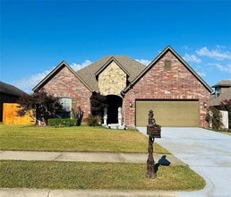 Building Photo - HOUSE FOR RENT