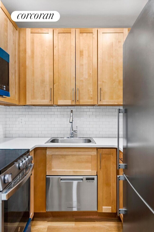 Building Photo - 421 E 81st St