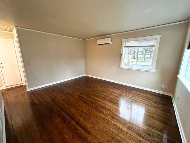 Building Photo - 3 Bedroom SE Portland Home!