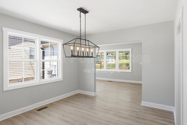 Building Photo - 2406 Kirby Ave