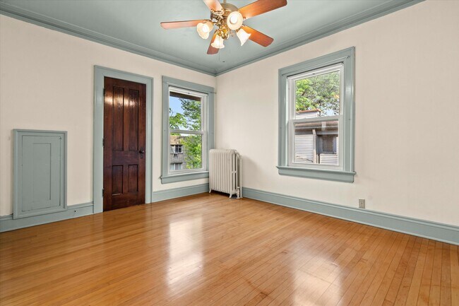 Building Photo - 2581 N Maryland Ave