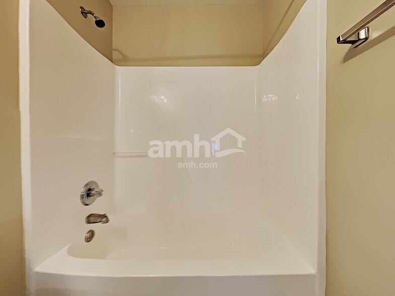 Building Photo - 6078 Lancelot Ln