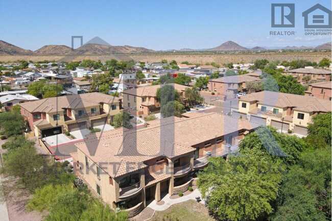Building Photo - 3Bed/2.5Bath Condo at 35th Ave/Deer Valley...