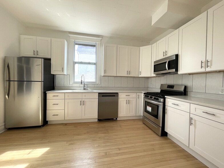 kitchen - 1321-2 East Ave
