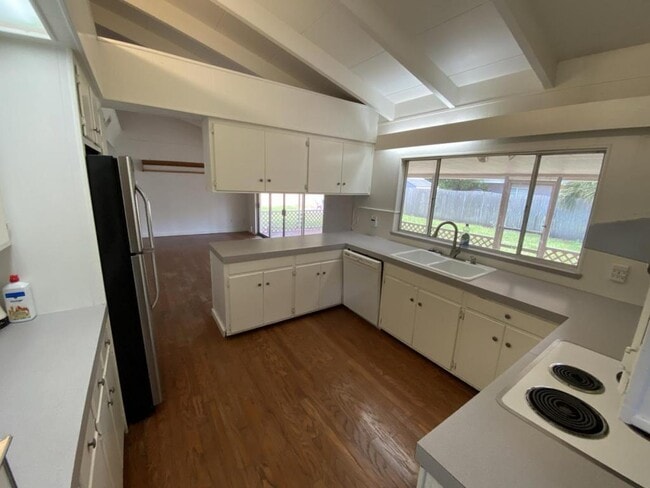 Building Photo - 25 Golfview Cir NE
