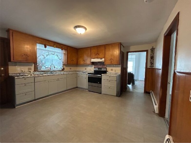 Building Photo - 93 Andover St