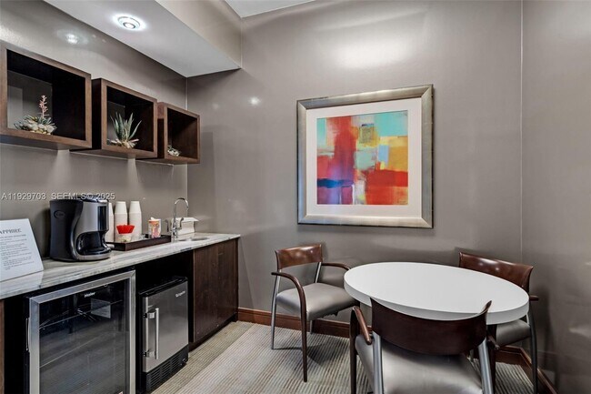 Building Photo - 2831 N Ocean Blvd