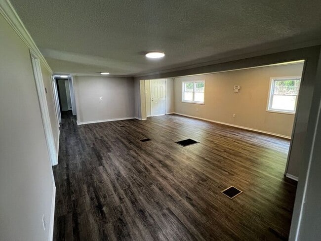 Primary Photo - Spacious 4 Bedroom 3 Bathroom Home Located...