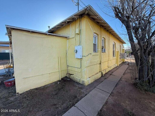 Building Photo - 1014 E 14th St