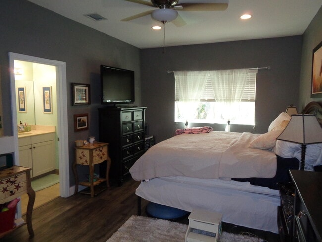 Building Photo - 2626 Webb Ave