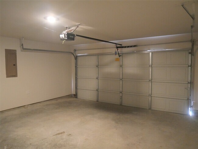 Building Photo - 6435 Downey Ln