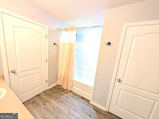 Building Photo - 215 Brooklet Cir