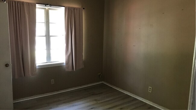 Building Photo - 2707 Fort Miro Ave