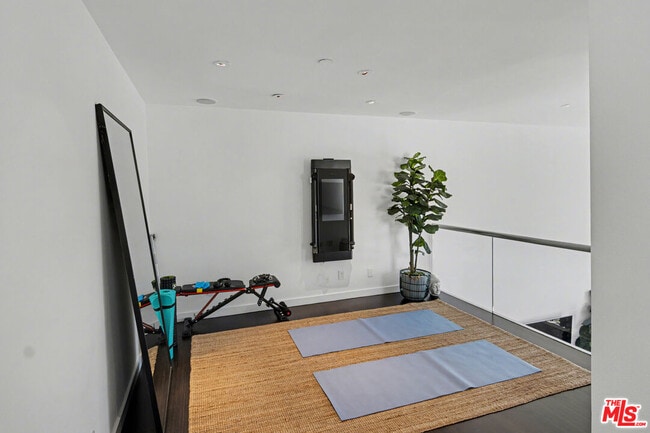 Building Photo - 720 Huntley Dr