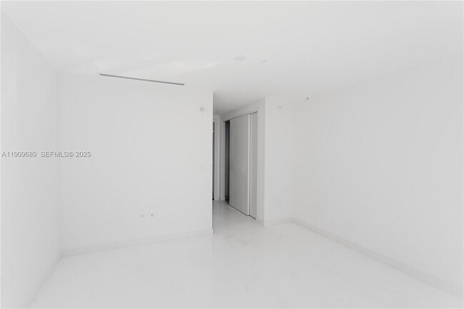 Building Photo - 300 Biscayne Blvd Way