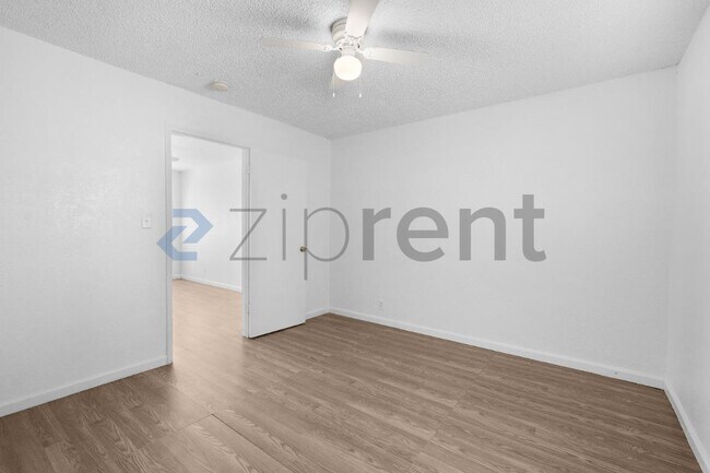 Building Photo - 2749 Fairfield St