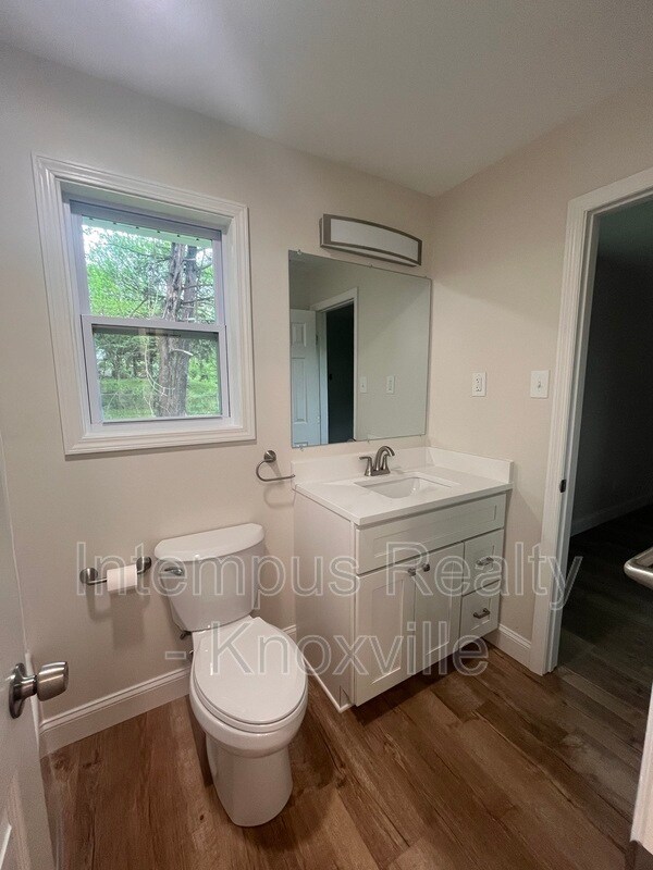 Building Photo - 228 Duzane Dr
