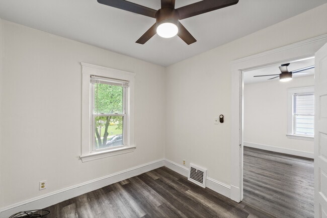 Building Photo - 1352 W 58th St