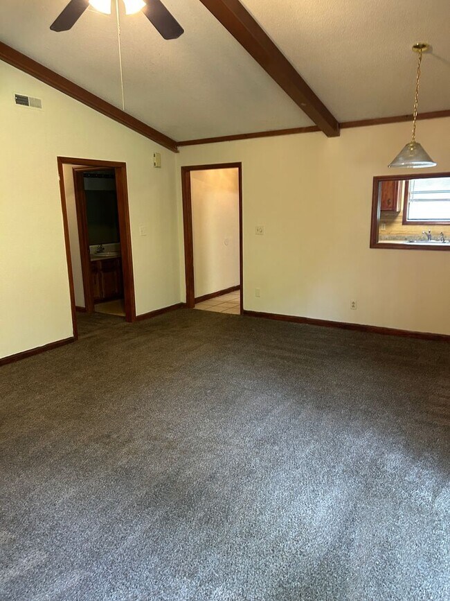 Building Photo - 602 Aspen Pl