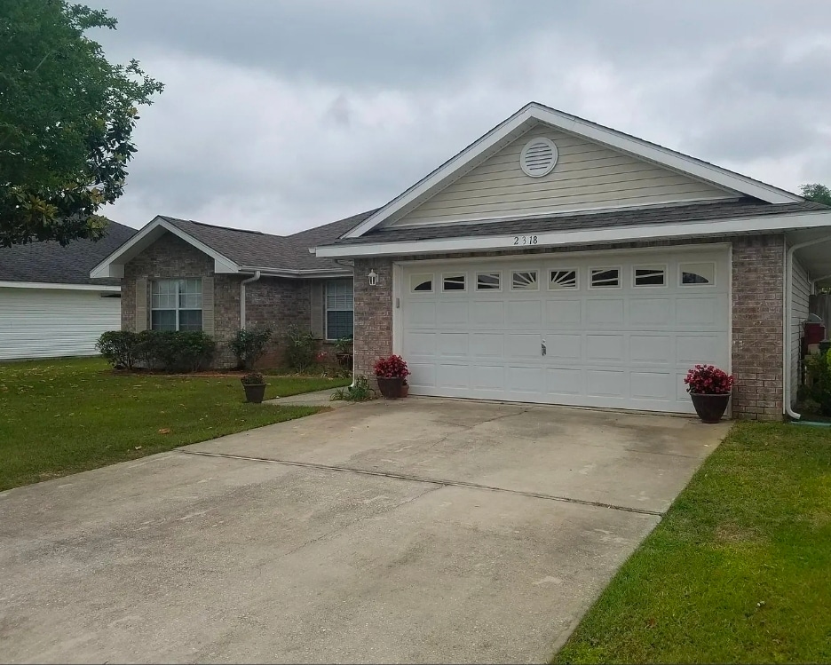 Building Photo - 2318 Tall Oak Dr