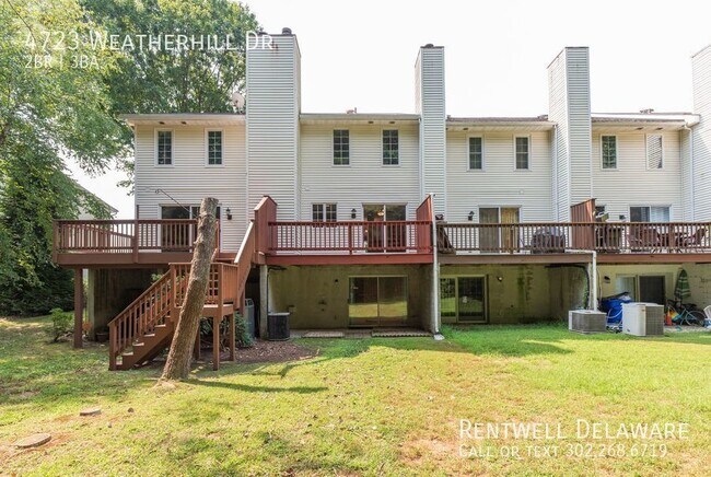 Building Photo - GORGEOUS TOWNHOME