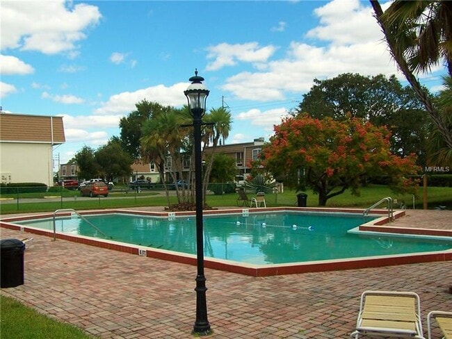 Building Photo - **MOVE IN SPECIAL $500 Off the first months rent** COZY 2 Bedroom/1.5 Bathroom 2nd Floor Condo!!