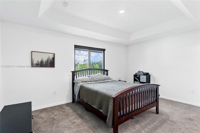 Building Photo - 6285 SW 47th Manor