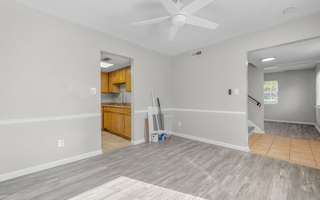 Building Photo - 809 Hampstead Ct