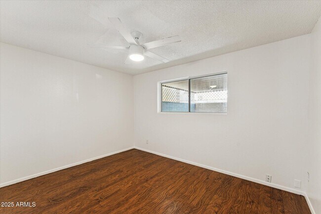 Building Photo - 516 N Hobson Plaza