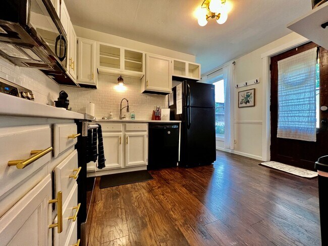 Building Photo - 1 Bd Hide away Historic Dayton, Oh Oregon District