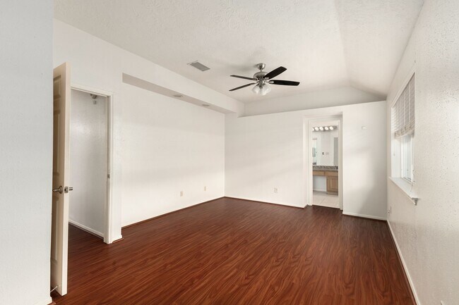 Building Photo - 3118 Kempwood Dr