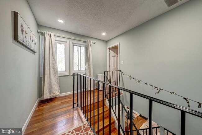 Building Photo - 300 Reneau Way