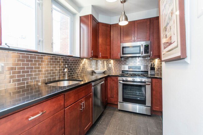 Building Photo - 1823 Pine St